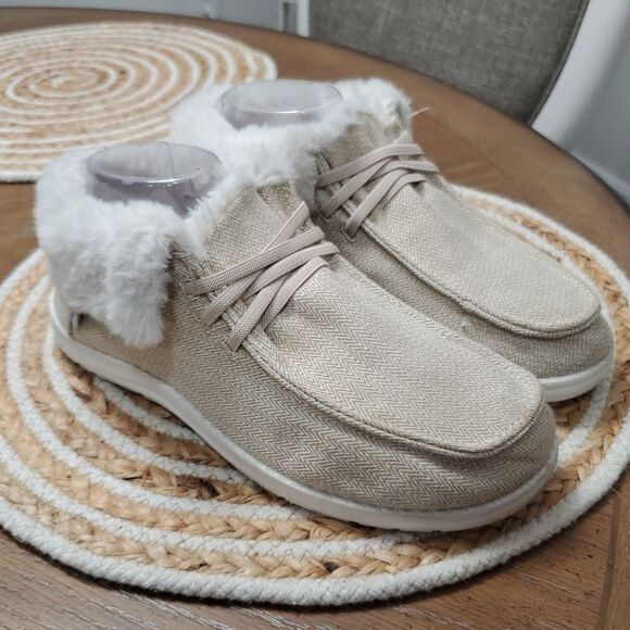 Magellan Outdoors Women's Fur Lined, Chevron Moccasin Slippers Size 9B - Picture 1 of 8